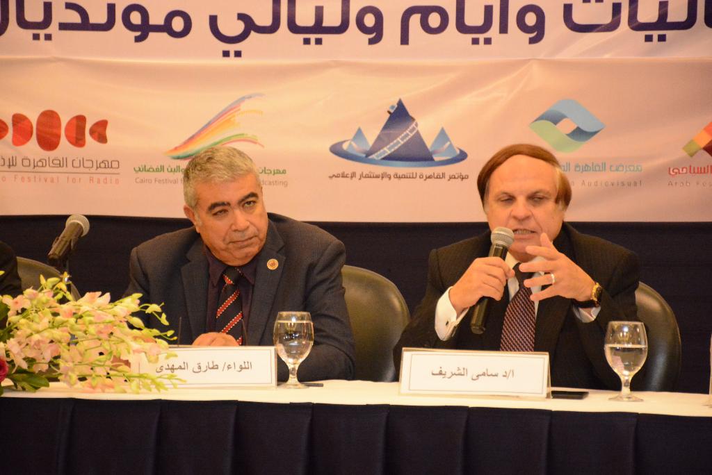 ابوذكري يستقبل معالي الفريق الركن م. عبد العزيز الريس في مكتبه بالاتحاد