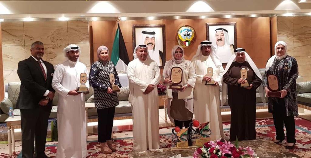 السفير الكويتي يستقبل ويهنئ وفد البيئة المشارك بمونديال القاهرة بجوائزه