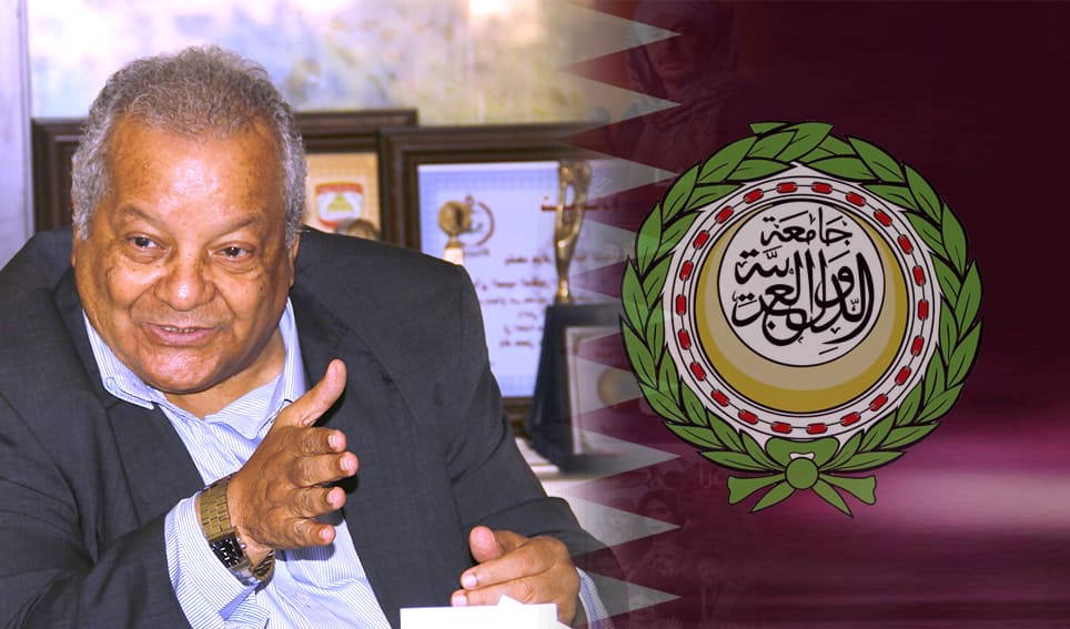 ابوذكري يقدم كرستالة الاتحاد العام تكريماً لمعالي السفير احمد رشيد خطابي