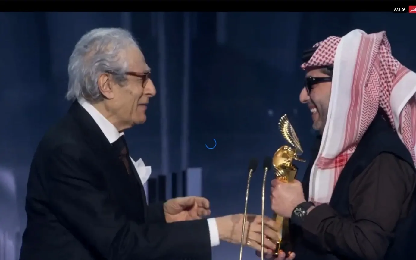 تكريم تركي لحسني لقاء قمة الابداع بقمة الوفاء متوجه بقبلة التقدير ..!!